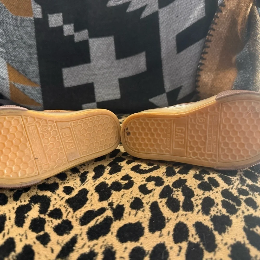 GAP Brown Sneakers with High-Top Design and Soft Material